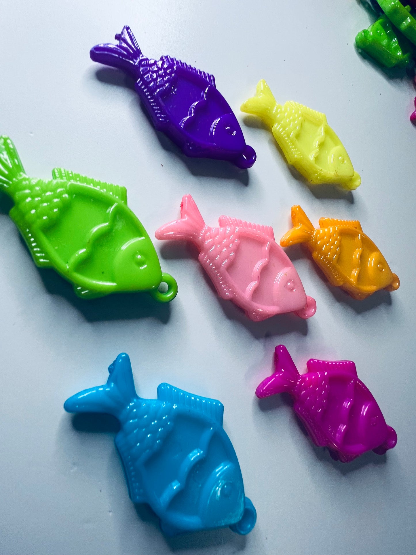 Colorful Miniature Fish Trinkets Charms - Fish Mini Objects Speech Therapy - Acrylic Fish Trinkets - Ocean Trinkets - Doodads - Miniature Goldfish