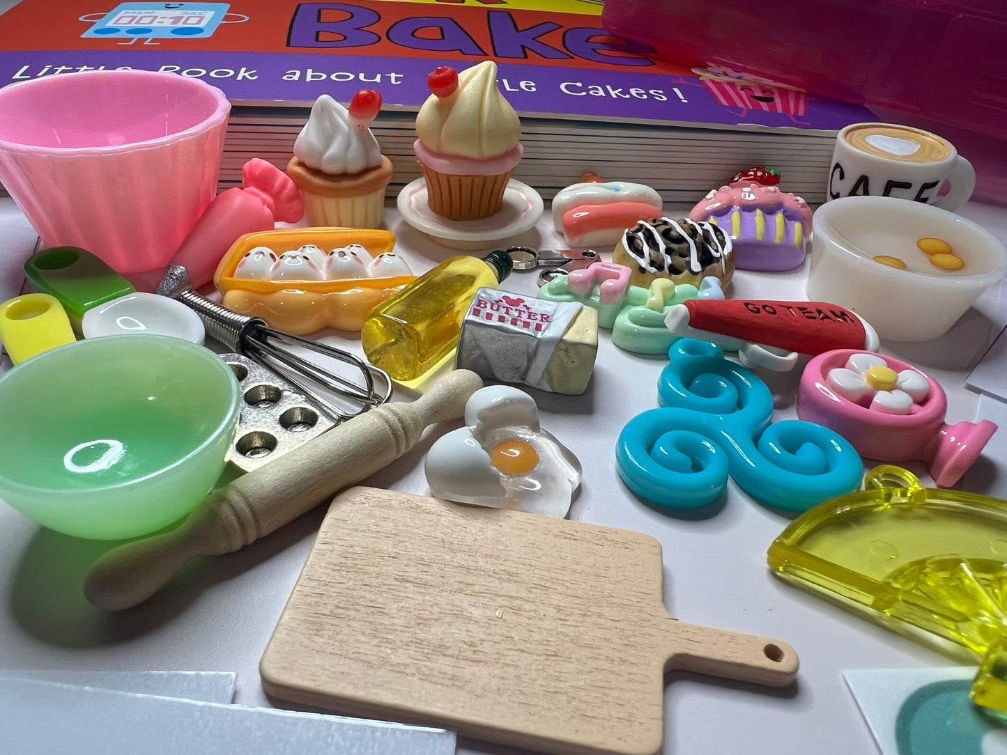 Story Kit for Stir Crack Whisk Bake - Miniature Baking Trinkets - Mini Objects for Speech Therapy - Mini Story Kit with Trinkets Sequence