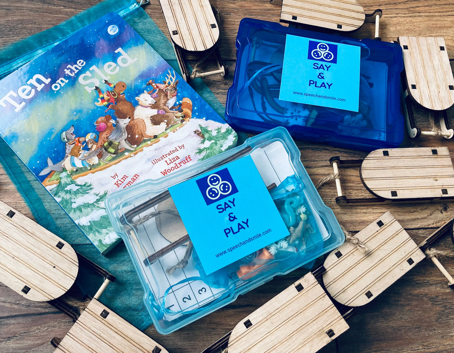 Kit d'histoire-Ten sur le traîneau Kit d'histoire-Mini objets d'orthophonie-Livre préscolaire avec objets-Mini objets pour l'orthophonie-Livre avec accessoires