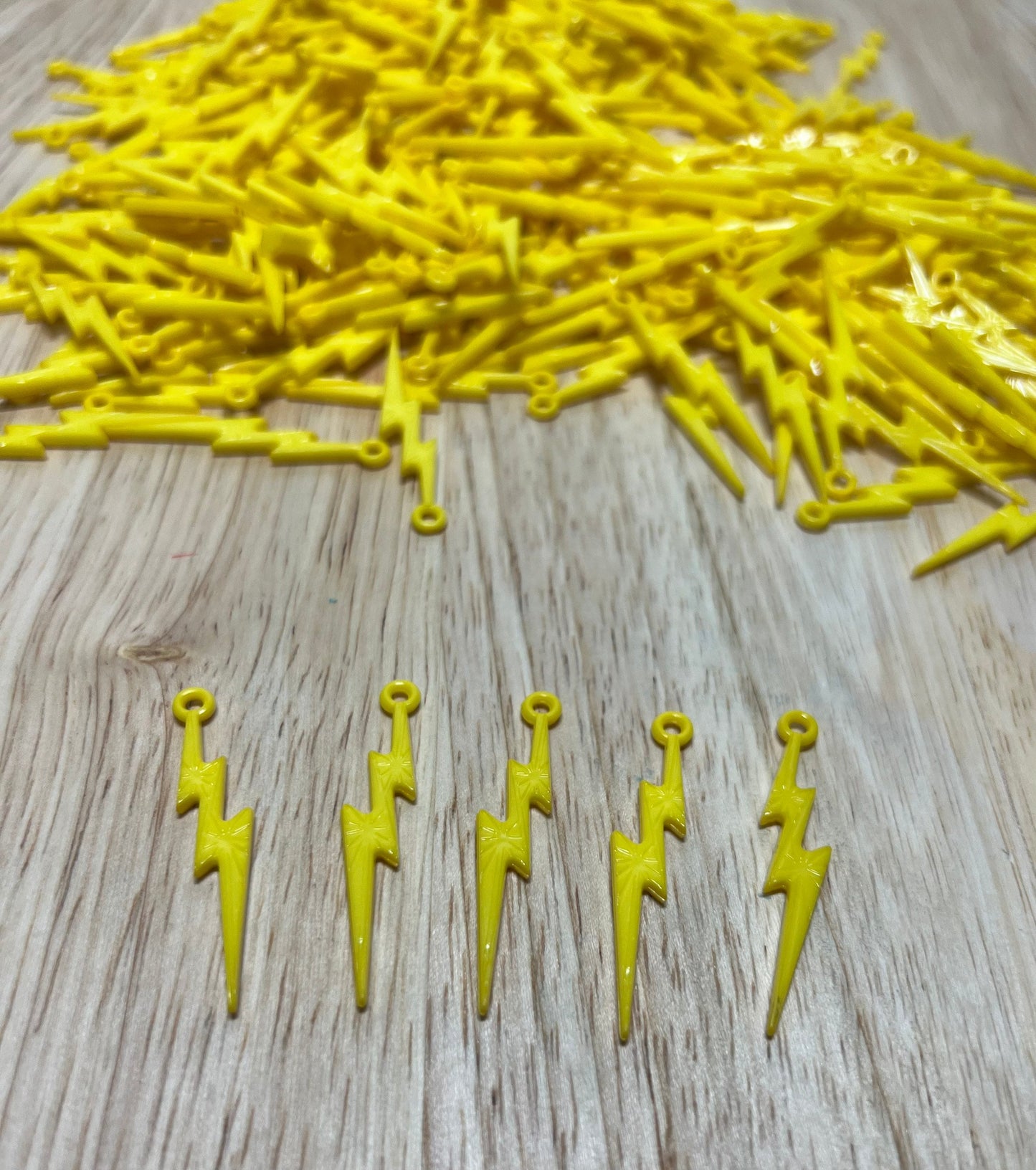 Mini Lightening Thunder Bolts Trinkets 5 in one set Weather Theme Objects Speech Therapy Mini Objects Acrylic Lightening Bolt Charms Mini Weather Trinkets Doodads