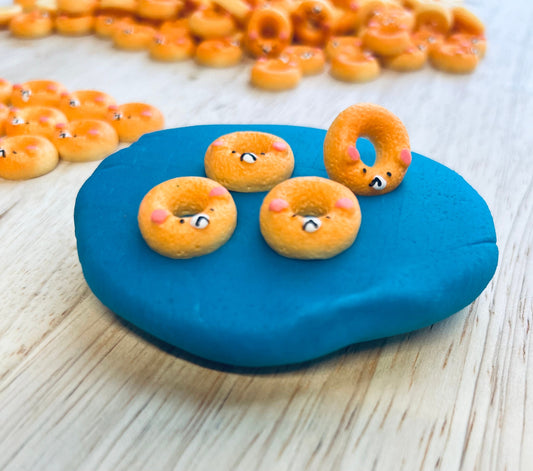 Mini BAGEL Objet-Discours Minis-Thème alimentaire mini objets-Mini Résine Bagel-Résine Bibelots alimentaires-Orthophonie Mini Objets-Cabochon alimentaire