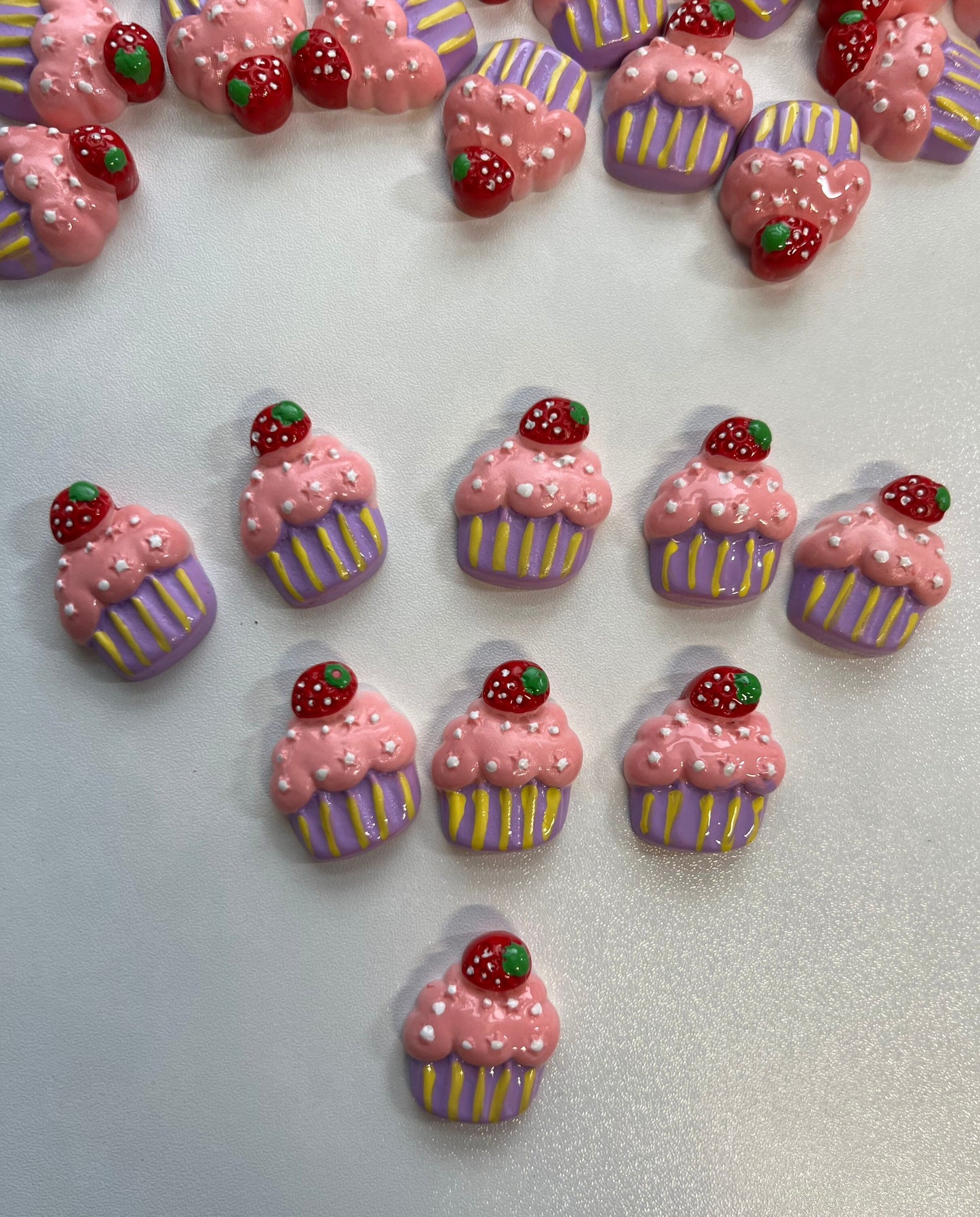 Mini Objets CUPCAKE-I Objets espions-Orthophonie Mini Objets-Objets miniatures-Thème anniversaire Mini Objet-Résine cupcake cabochon