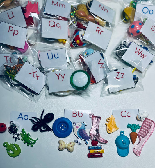 Baratijas del alfabeto-5 por letra Objetos del alfabeto-Objetos de sonido inicial-Objetos de caja de sonido Montessori-Mini objetos de logopedia
