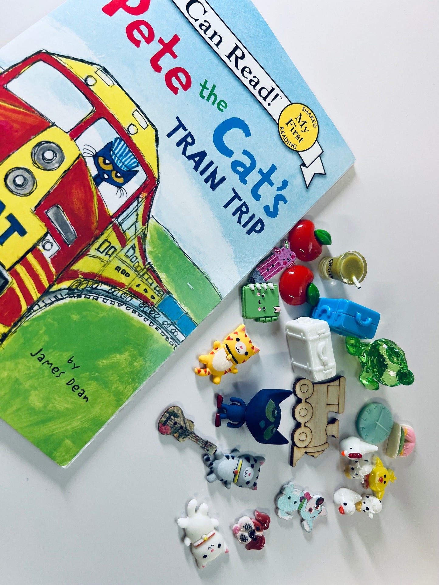 Pete the Cat Story Kit-Pete the Cat’s Train Trip-Speech Therapy Mini Objects-Story Trinkets for Pete the Cat Books