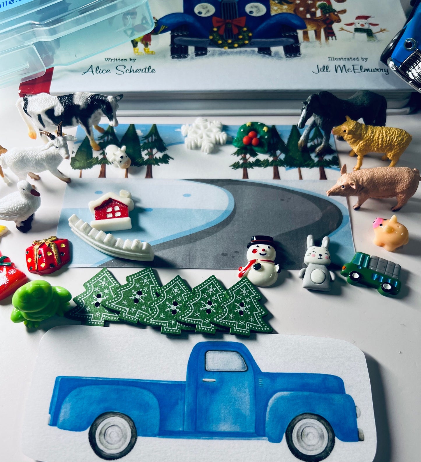 Little Blue Trucks Kit de cuentos navideños y libro-Regalo para niños-Objetos de cuento para Little Blue Truck-Mini objetos de logopedia-Kit de cuentos