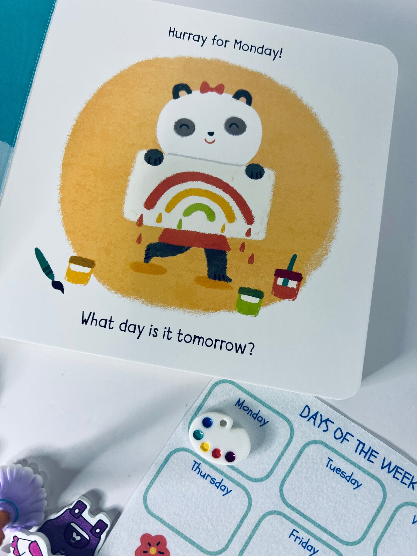 Story Kit-Days of the Week Book-Mini Objects for Books-Speech Therapy Activity-Trinkets-Doodads