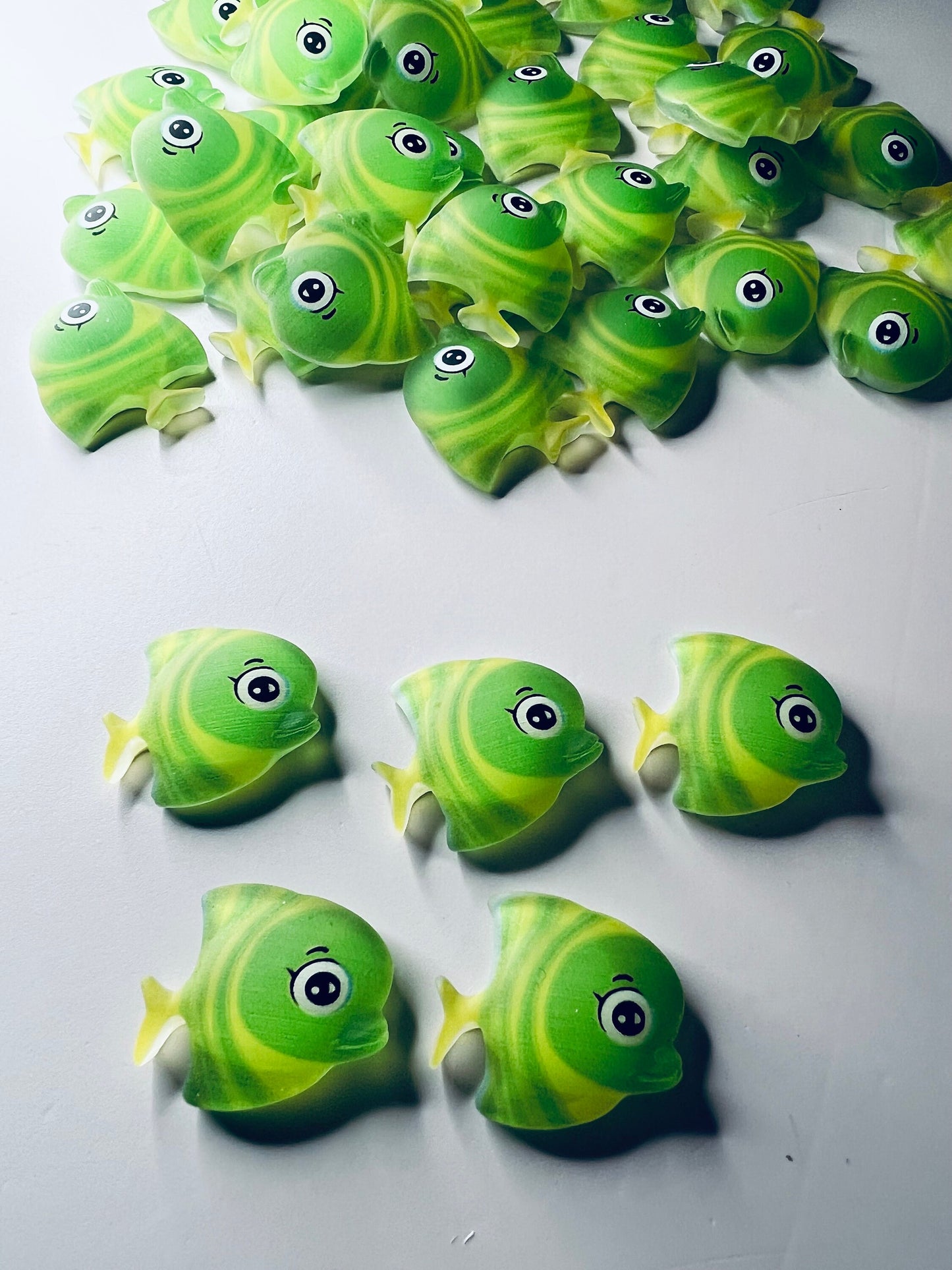 Baratijas de peces ángel en miniatura-Mini objetos de peces del océano-Casa de muñecas miniatura-Objetos de sonido Montessori-Doodads-Minis para terapia del habla