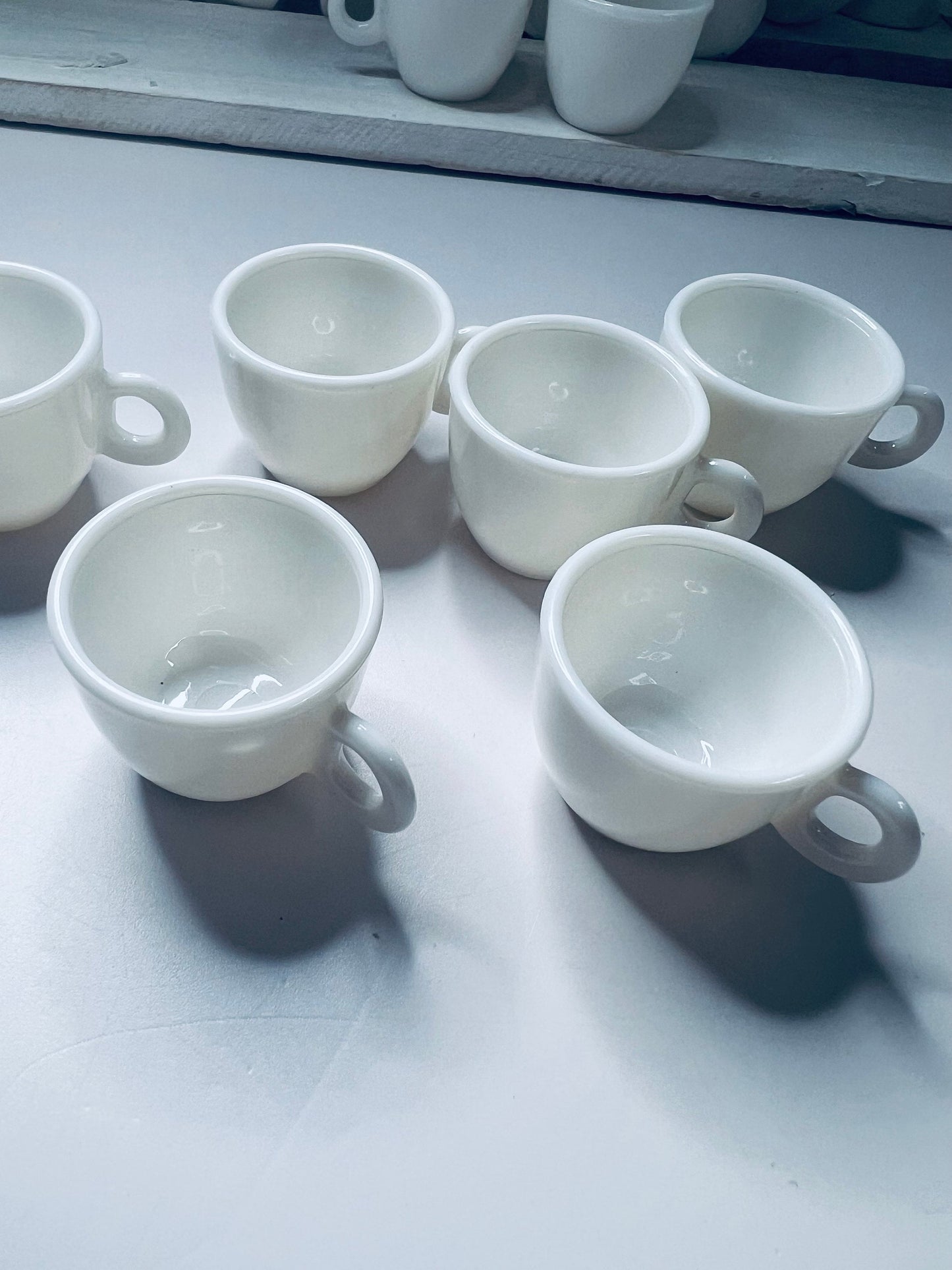 Baratija de taza de té en miniatura - Mini objetos para logopedia - Baratija de taza de café - Miniaturas de casa de muñecas - Mini policía de té blanco - Montessori