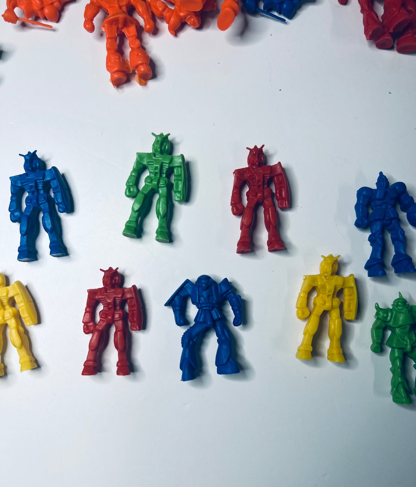 Bibelots robots miniatures - Mini objets transformateurs -Mini objets pour l’orthophonie - Objet robot - Objets sonores Montessori -