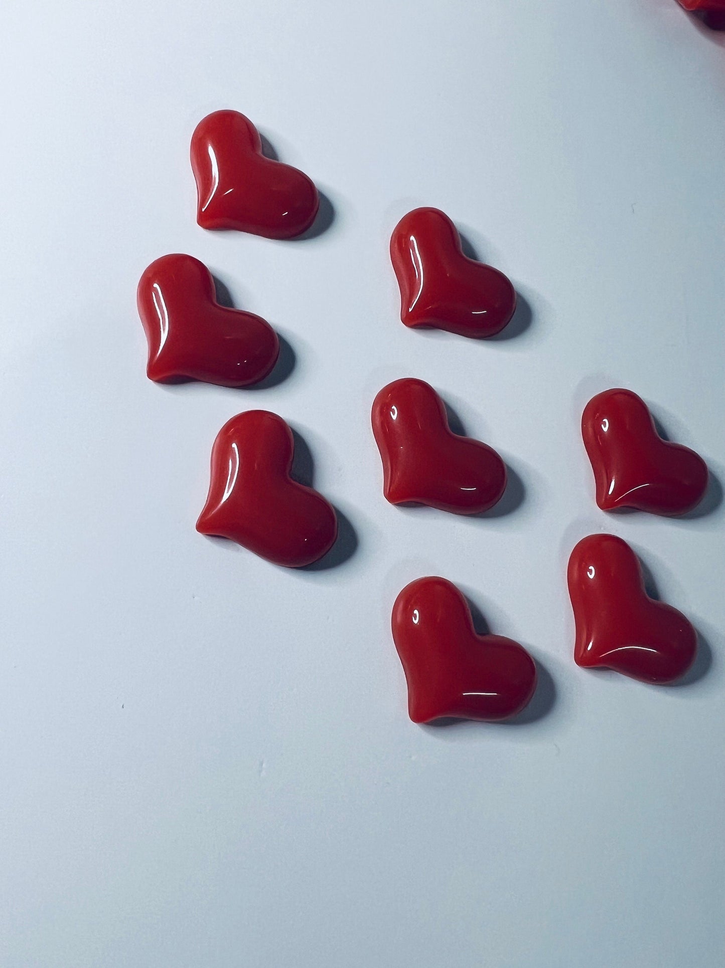 Baratija de corazón rojo en miniatura - Mini objetos de corazón mini para terapia del habla -Baratijas - Doodads - Corazón de abrazo de bolsillo - Baratijas de corazón-