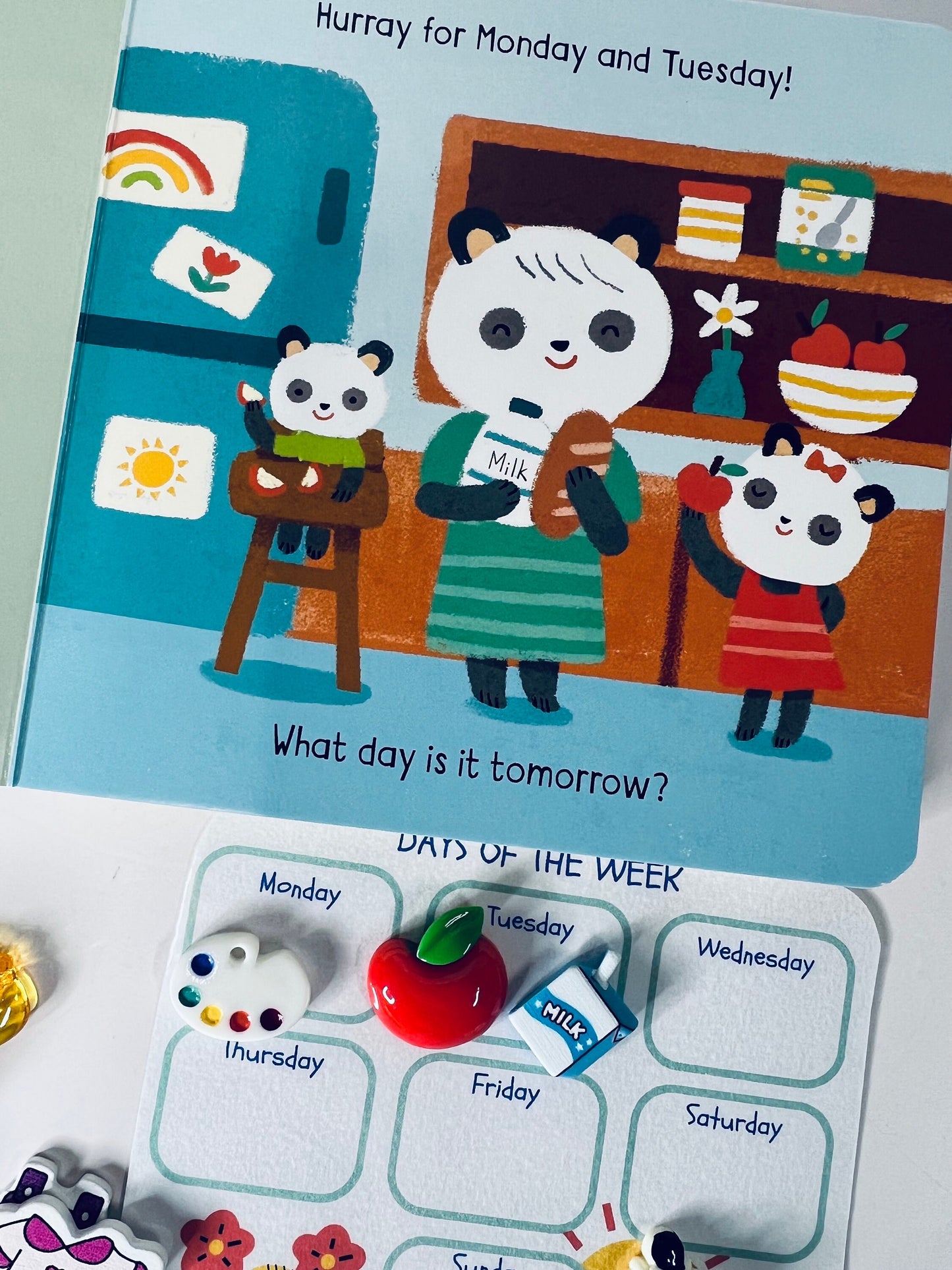 Story Kit-Days of the Week Book-Mini Objects for Books-Speech Therapy Activity-Trinkets-Doodads