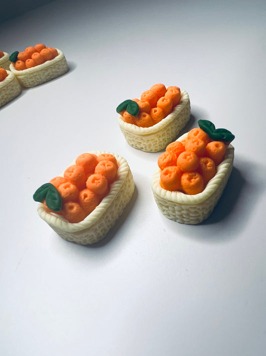 Baratijas de frutas de cesta de naranjas en miniatura - Mini objetos discurso Montessori - Mini baratija mandarín - Objetos en miniatura de frutas para casa de muñecas