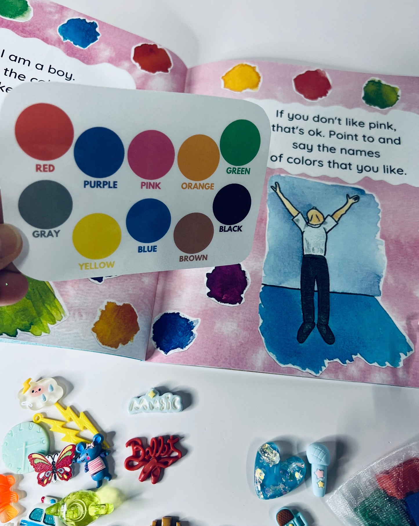 Kit de cuentos - Libro inclusivo con objetos de cuento - Libro sobre ser amable y respetuoso con las diferencias - Libro de neurodiversidad - Los niños también bailan