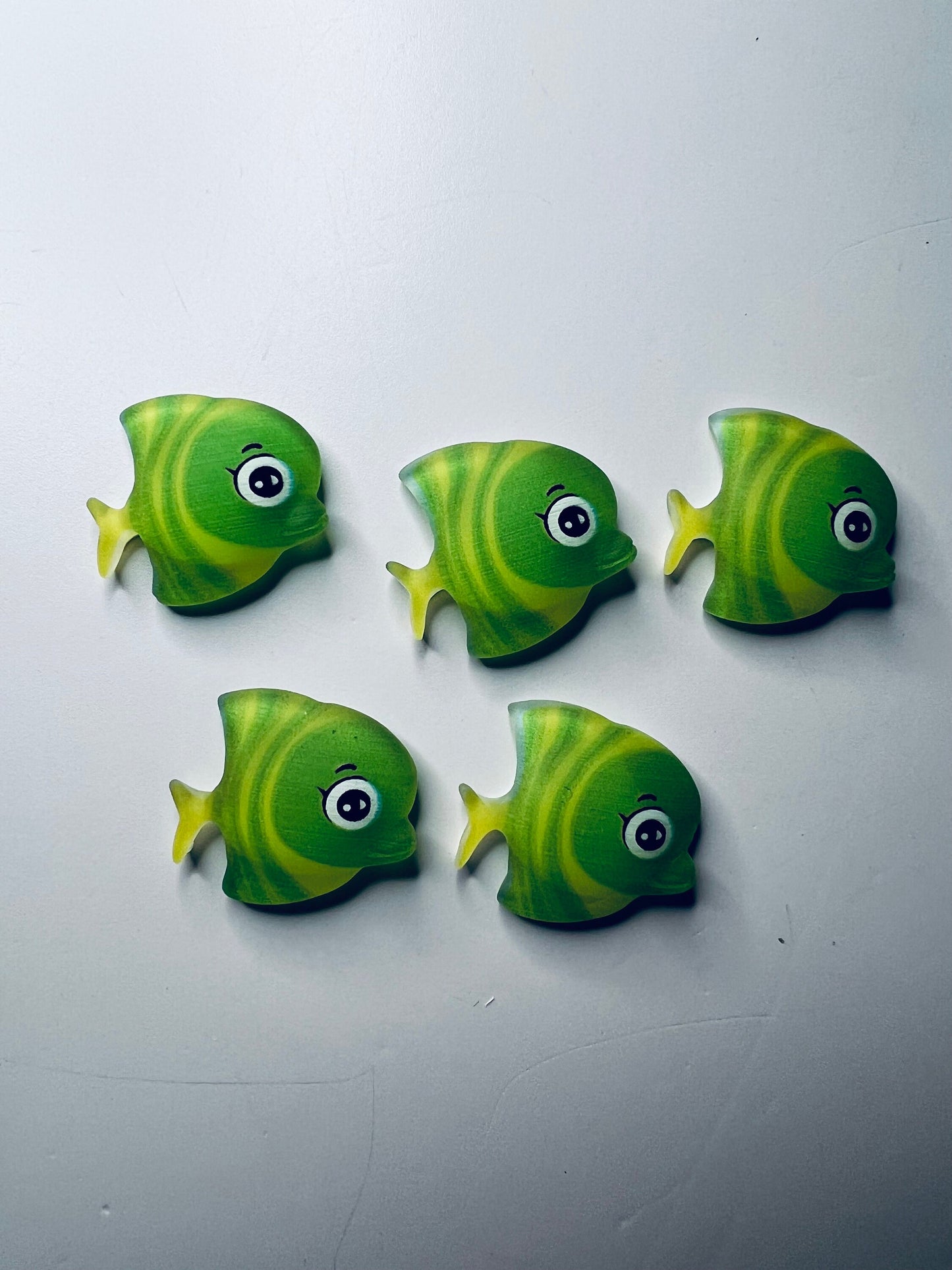 Baratijas de peces ángel en miniatura-Mini objetos de peces del océano-Casa de muñecas miniatura-Objetos de sonido Montessori-Doodads-Minis para terapia del habla