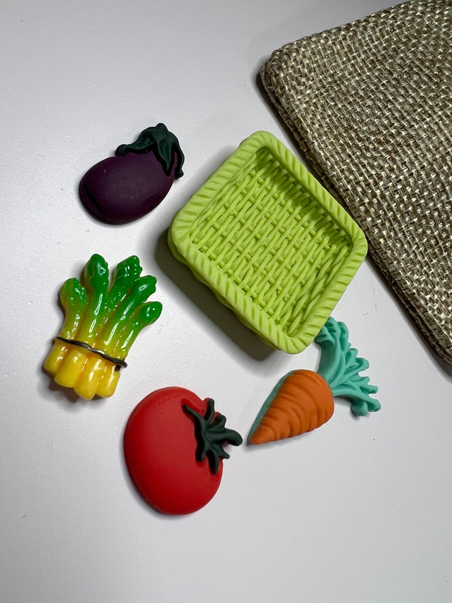 Cesta de verduras en miniatura Casa de muñecas Cesta en miniatura -Mini objetos vegetales - Baratijas de verduras - Casa de muñecas de cosecha de verduras en miniatura