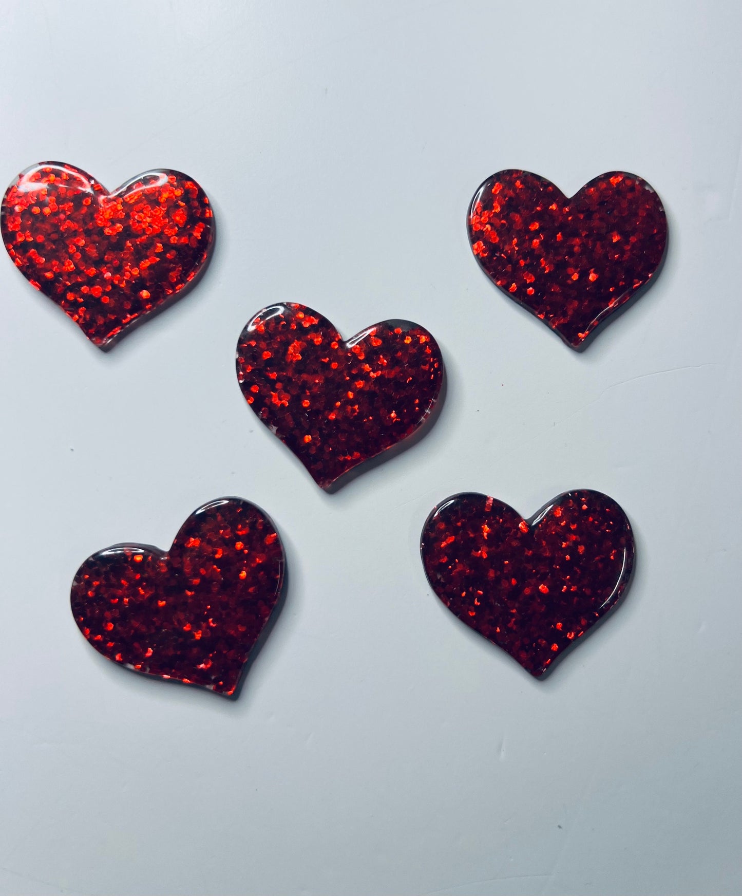 Baratija de corazón de brillo rojo en miniatura - Mini mini objetos de corazón brillante para terapia del habla -Baratijas - Doodads - Corazón de abrazo de bolsillo