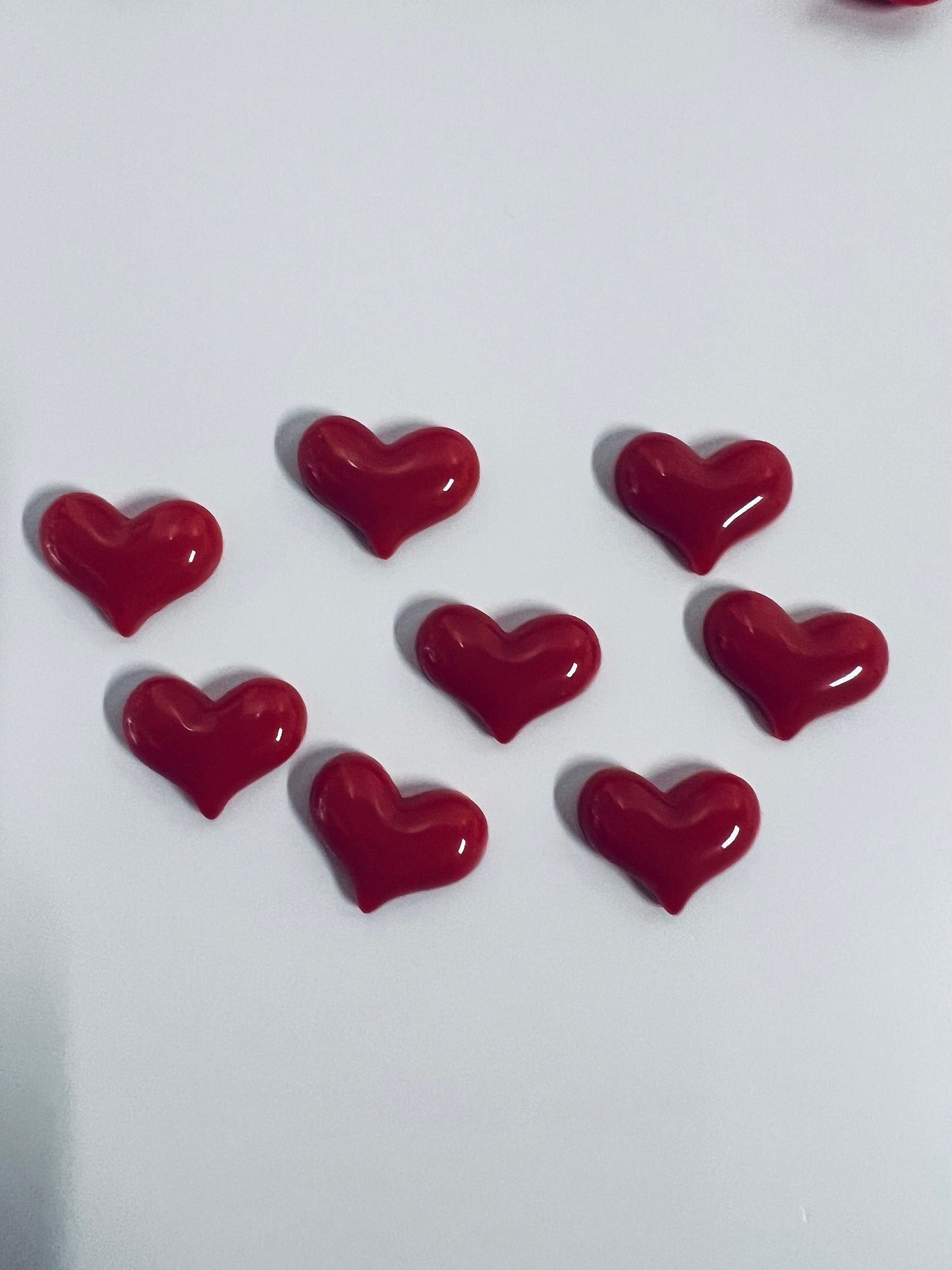 Baratija de corazón rojo en miniatura - Mini objetos de corazón mini para terapia del habla -Baratijas - Doodads - Corazón de abrazo de bolsillo - Baratijas de corazón-