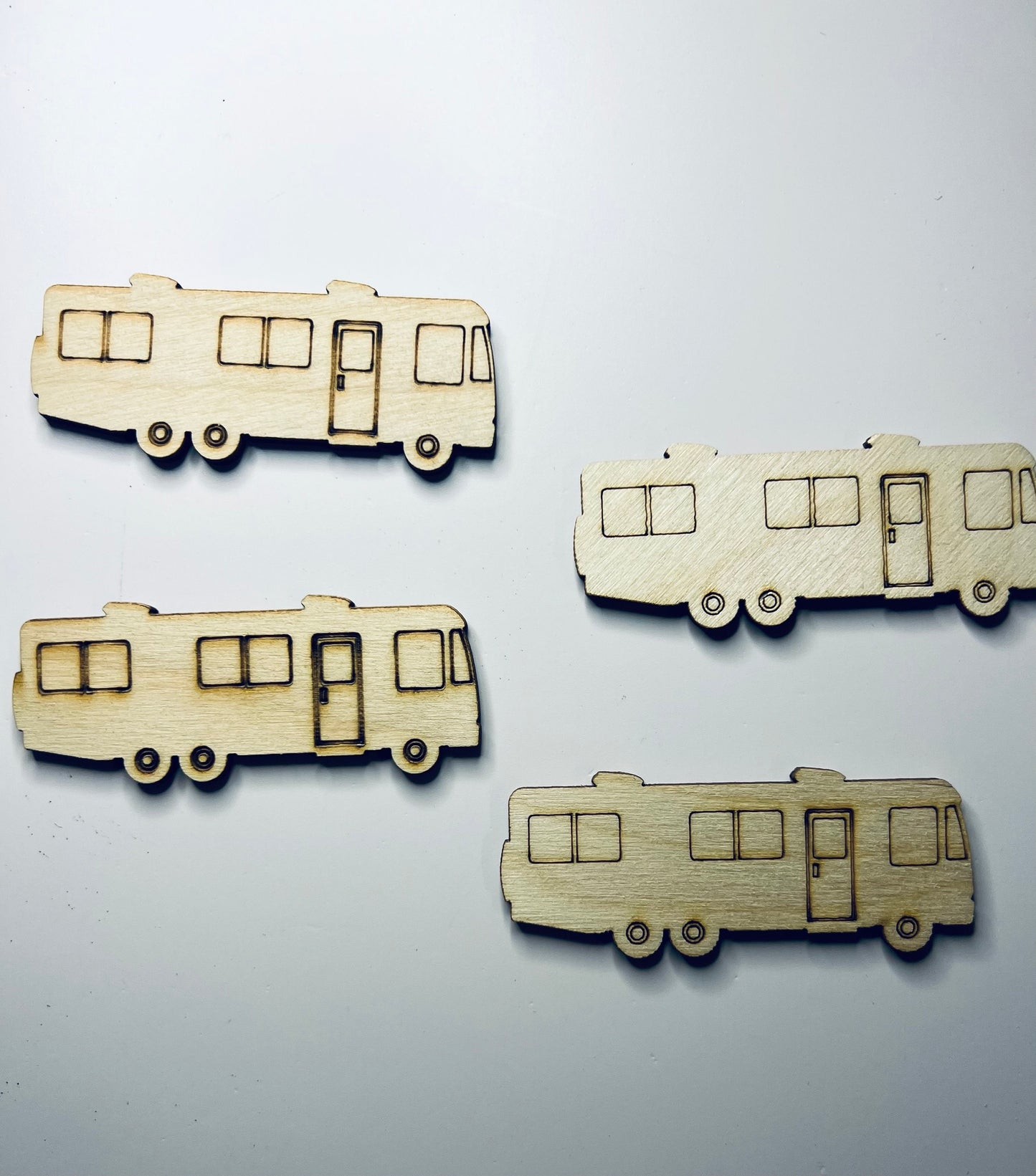 Objeto de caravana en miniatura - Objetos de camping en forma de caravana RV - Formas artesanales de corte de madera sin terminar cortadas con láser - Objetos de lenguaje Montessori -