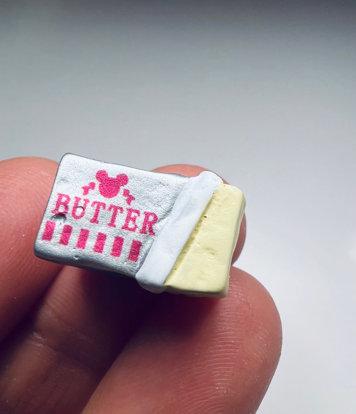 Baratija de mantequilla en miniatura - Mini objetos de comida Baratijas temáticas de la tienda de comestibles - Miniaturas de casa de muñecas para hornear - Objetos de sonido Montessori